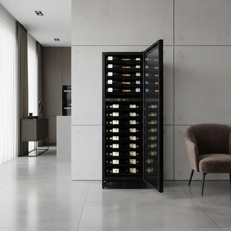 Pevino Imperial PBI100D-HHB-1 met open deur en flessen in twee zones
